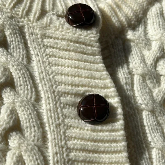 Classic cream cable knit button up cardigan sweater - Picture 5 of 6